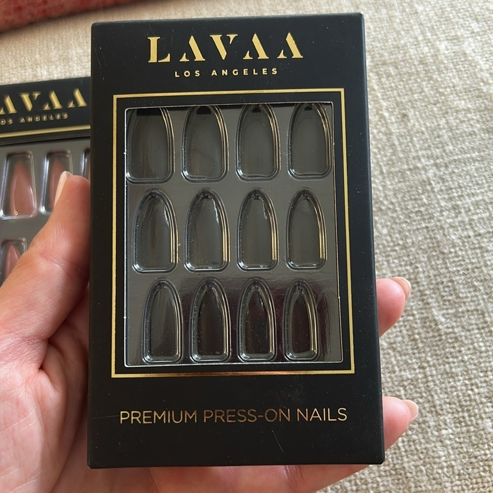LAVAA Los Angeles press on nails, NIB set of two - Picture 10 of 11